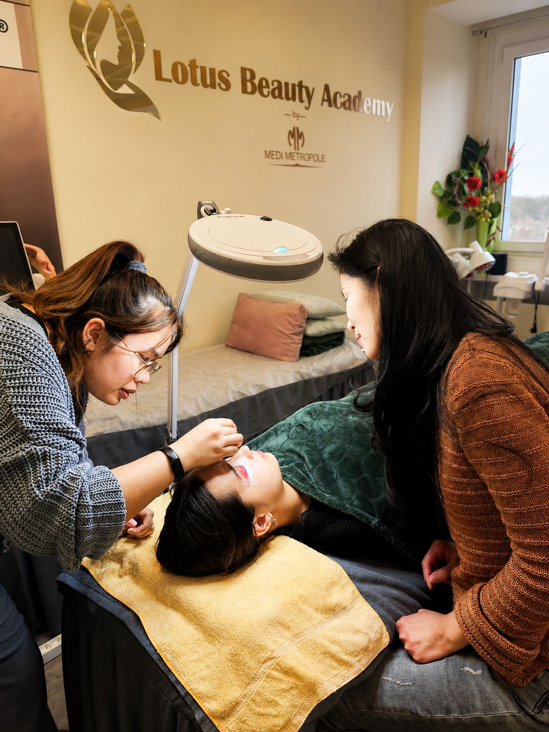 Wimpernverlängerung im Lotus Beauty Academy Studio